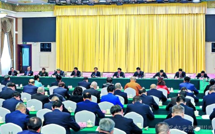 陈小江参加自治区政协会议联组讨论时强调 更好担负起政治协商民主监督参政议政职责 为建设社会主义现代化新疆凝聚智慧力量 努尔兰·阿不都满金参加